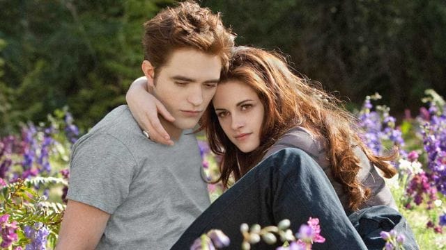 Who Is Robert Pattinson Dating 