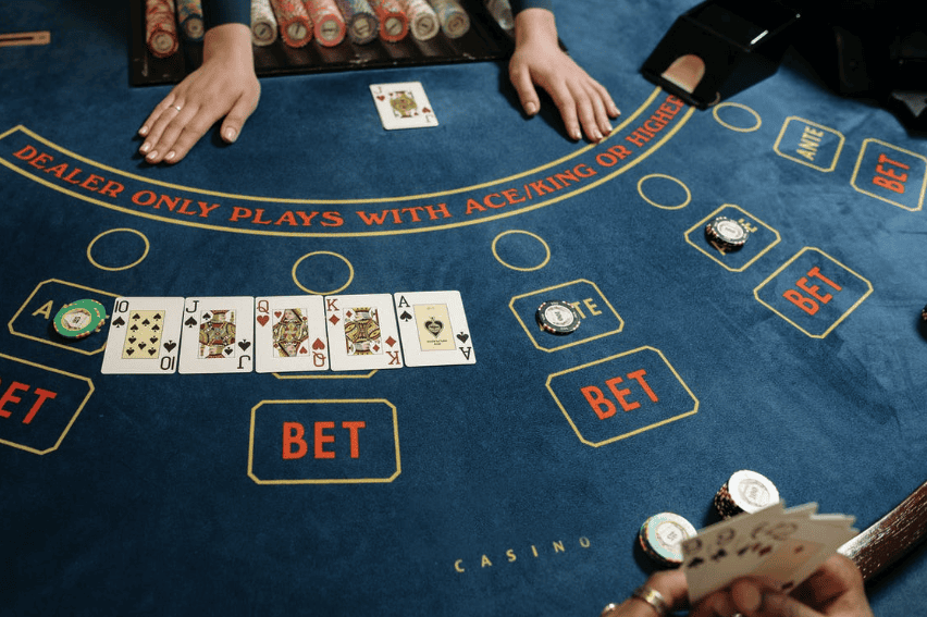 Why The Ancient Game of Baccarat Is So Popular Online