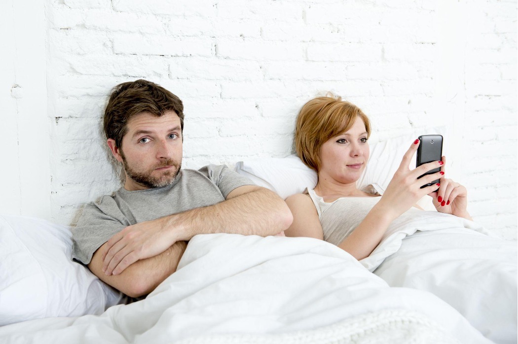 How to Spy on My Wife’s Phone: Best Methods
